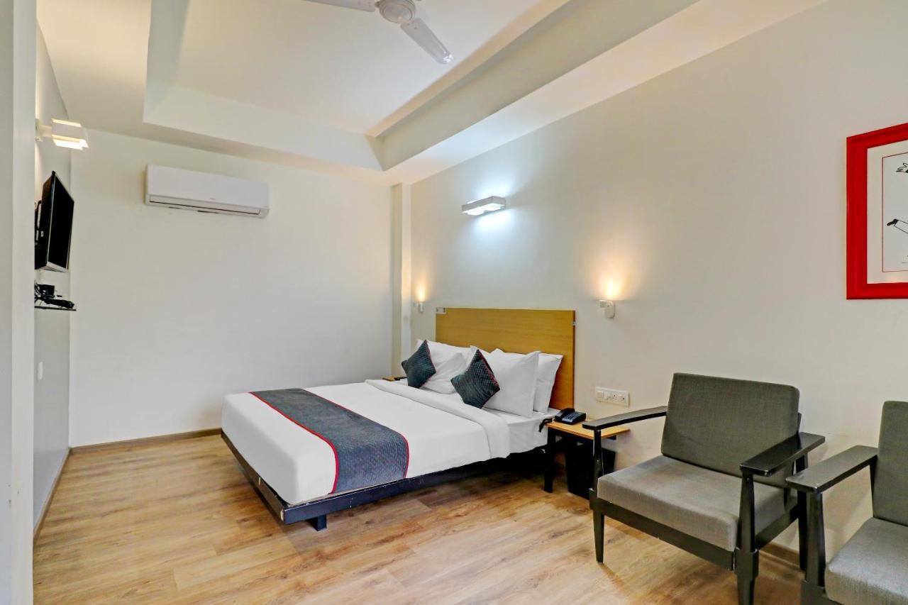 Townhouse Sector 30 Near Botanic Garden Of Indian Republic Hotel Ноида Екстериор снимка