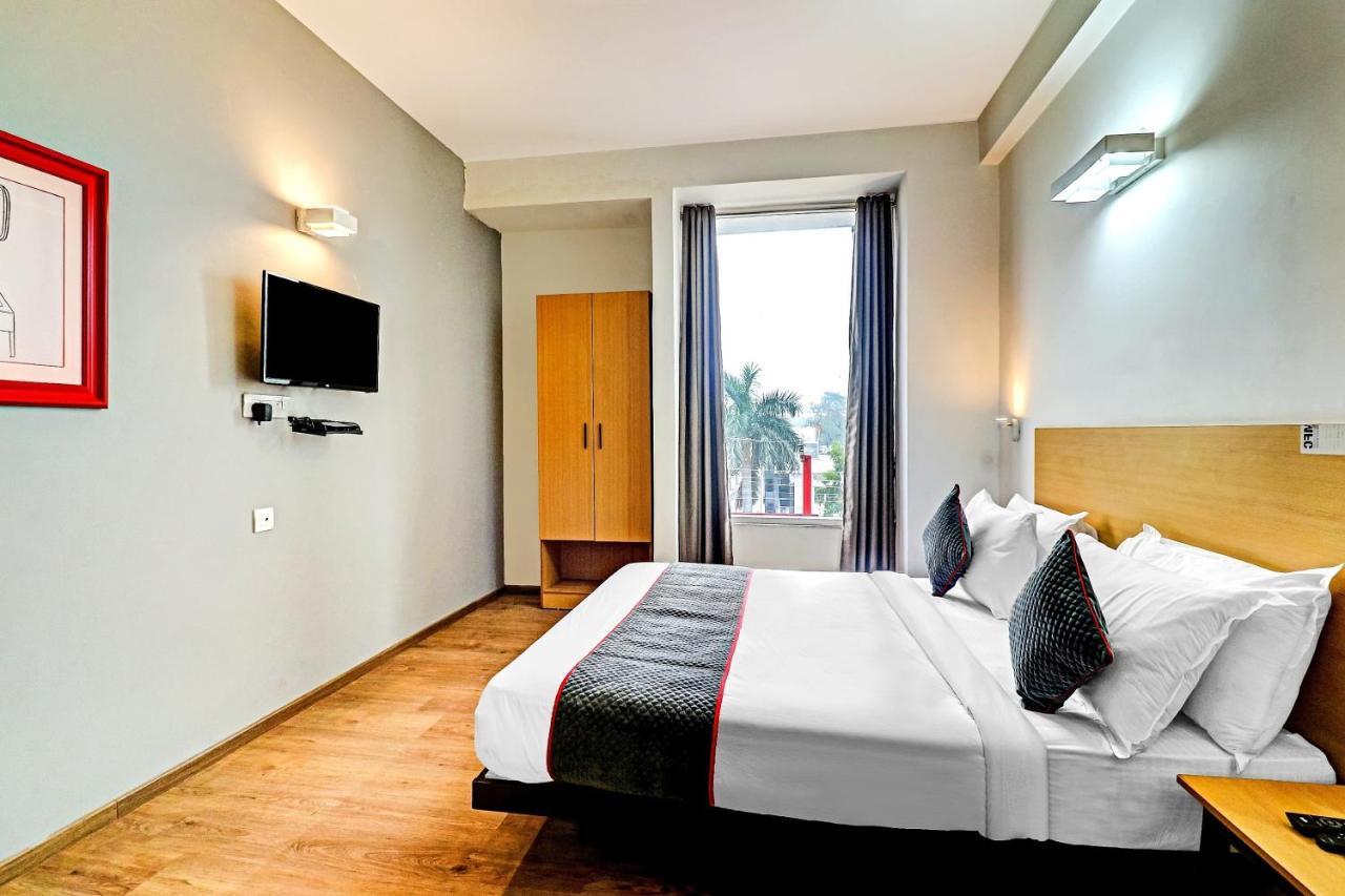 Townhouse Sector 30 Near Botanic Garden Of Indian Republic Hotel Ноида Екстериор снимка