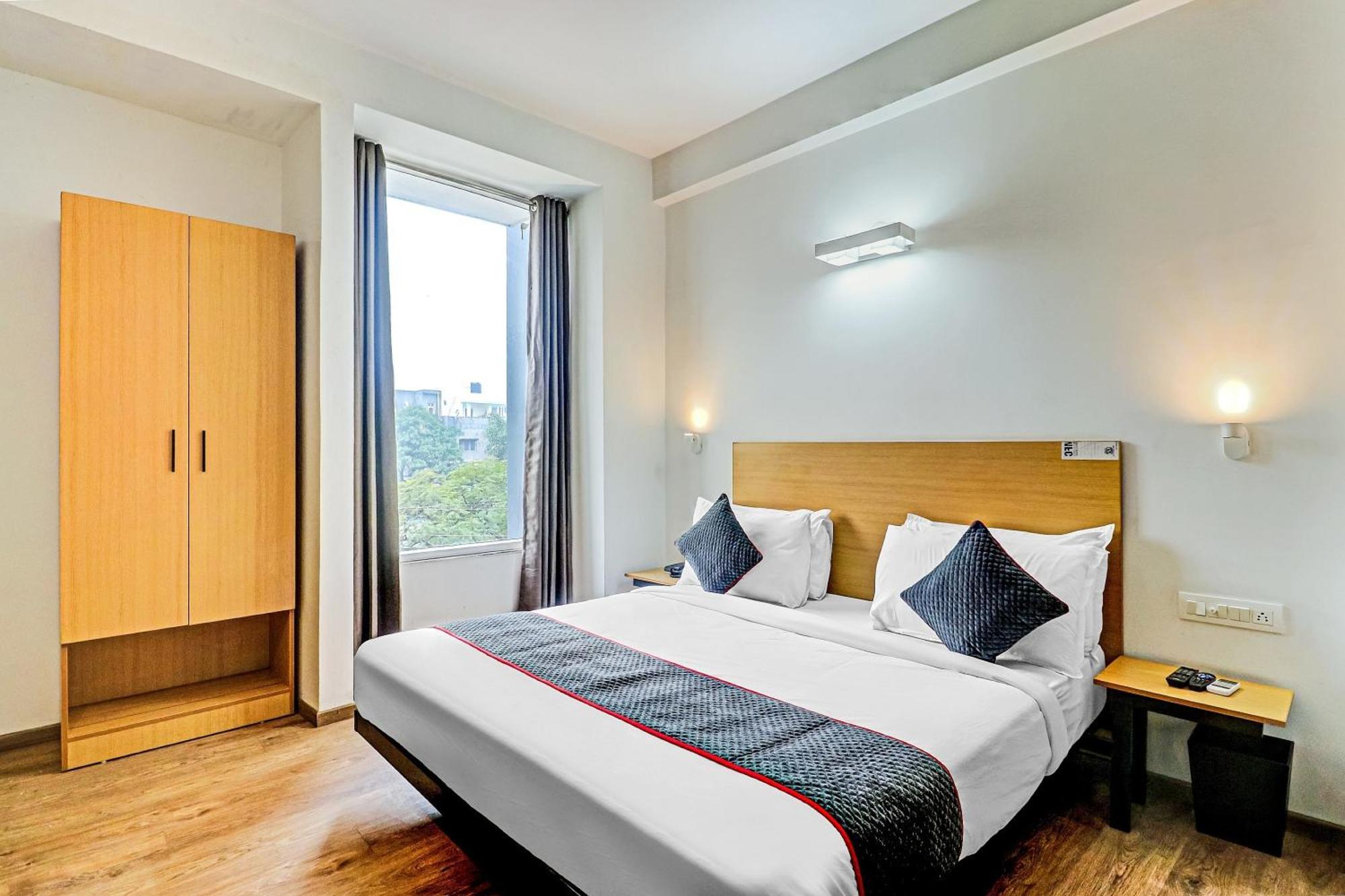 Townhouse Sector 30 Near Botanic Garden Of Indian Republic Hotel Ноида Екстериор снимка