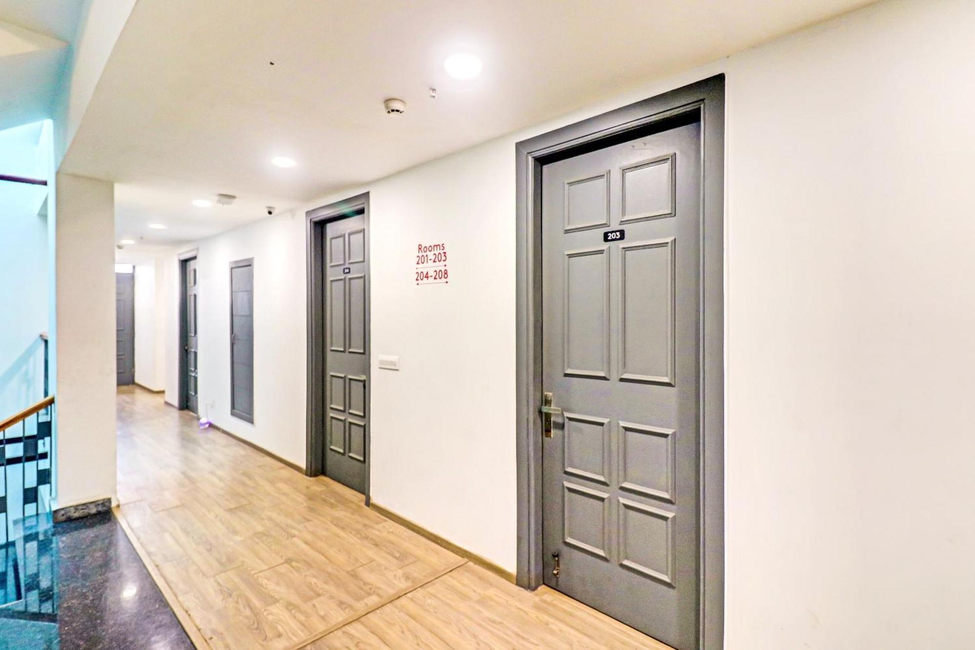 Townhouse Sector 30 Near Botanic Garden Of Indian Republic Hotel Ноида Екстериор снимка